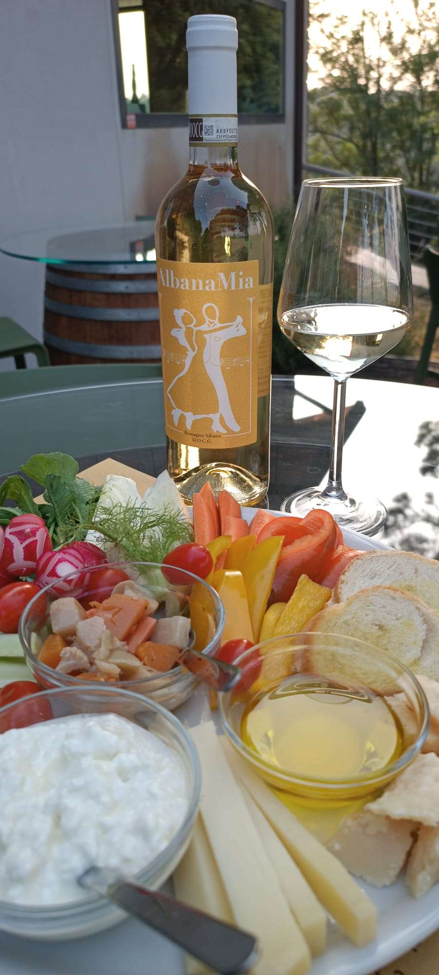 Il nostro tagliere vegetariano tra verdure fresche e formaggi selezionati